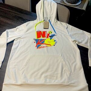 Men’s Nike XL, dry fit sweatshirt. Retro look. Never worn, brand new with tags.